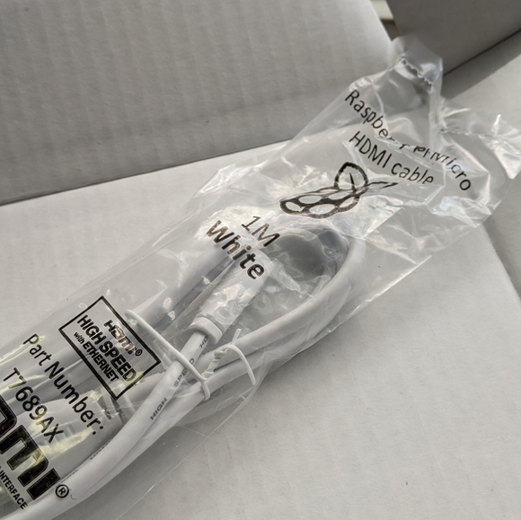 Raspberry Pi 4 Model B 4GB Starter Kit - Picture 10 of 11